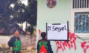 Kantor DPC PPP Lotim Di Segel, di Temboknya Terdapat Coretan