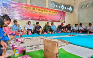 Sangkep Budaya Gumi Sasak di Desa Kuripan Bahas Merarik Era Millenial