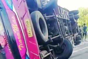 Penumpang Mau Buang Rokok Bus Tiara Mas Kecelakaan