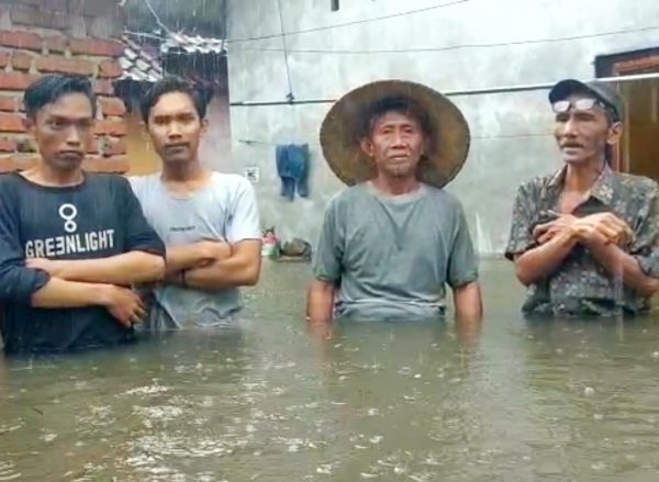 35 KK Terendam Banjir di Praya, Polisi Dan Lainnya Turun Bantu Evakuasi
