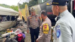 Kecelakaan Sumbawa: Dirlantas Olah TKP, Jasa Raharja Serahkan Santunan