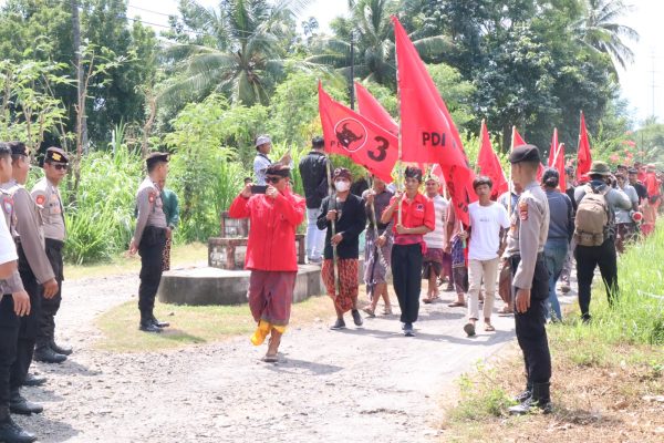 Rombongan Bacaleg PDIP Lombok Utara ke KPU Untuk Mendaftar
