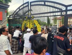 Minta Kapolres Angkat Kaki, 14 NGO Kepung Polres Loteng