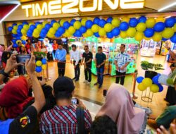 Dinas Pariwisata NTB Potong Pita Untuk Social Bowling di Lombok Epicentrum Mall