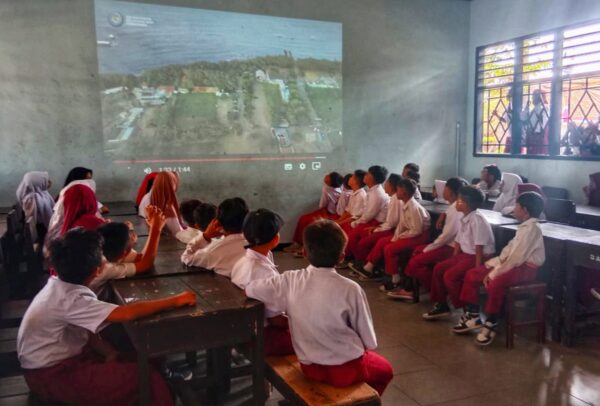 KKP Edukasi Siswa SD di NTB Daur Ulang Sampah Plastik untuk Jaga Kesehatan Laut