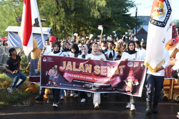 Sosialisasikan Pilkada 2024, KPU Lombok Utara Gelar Jalan Sehat dan Senam Bersama