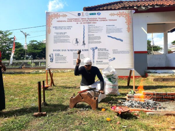 Paguyuban Keris Tangguh Trasna Tempa Keris Pusaka Untuk Pemimpin Lombok Tengah