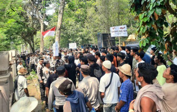 Ratusan Warga Sekotong Serbu Kantor BPN Lombok Barat 