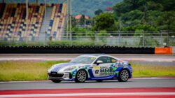 Mobil Subaru BRZ 2025MY dengan livery Mengaspal di Sirkuit Mandalika