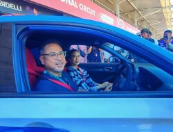 Menpar Terkesima, Jajal Sensasi Ngebut di Sirkuit Mandalika Bareng Pembalap Profesional