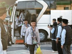 Kloter Perdana Jemaah Haji NTB Masuk Asrama Embarkasi Lombok