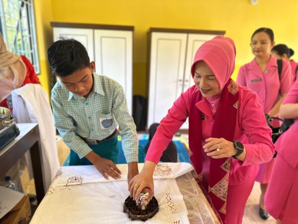 Rencana Mulia Bhayangkari Lotara Untuk "Batik Tau Daya" Karya Anak SLB Tanjung