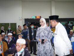 Kemenag NTB dan Waka Komisi III DPR RI Sambut Kedatangan Jemaah Haji Kloter 8
