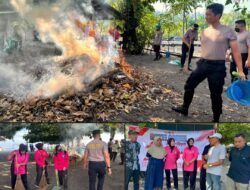Polres KLU dan Bhayangkari Gelar Aksi Lawan Sampah di Pantai