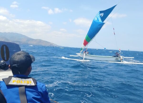 Satpolairud Polres Lombok Utara Amankan Lomba Perahu Layar di Pantai Teluk Borok