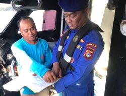 Danpal KP XXI-2015 Ditpolairud Polda NTB Periksa Kapal Cepat The Tanis Dalam Giat Patroli Rutin