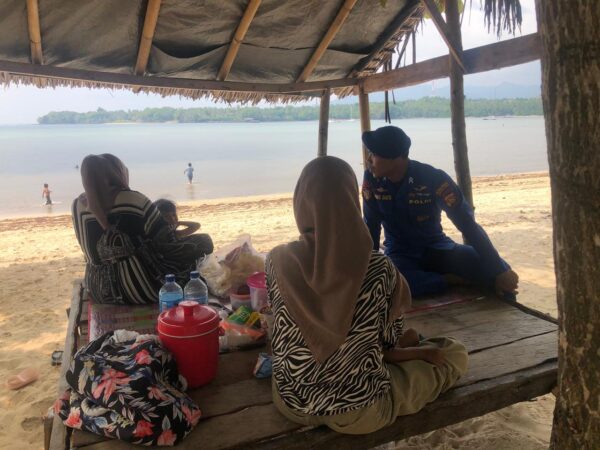 Tingkatkan Pengamanan Akhir Pekan, Polairud Lombok Utara Gencarkan Patroli di Pantai Sire