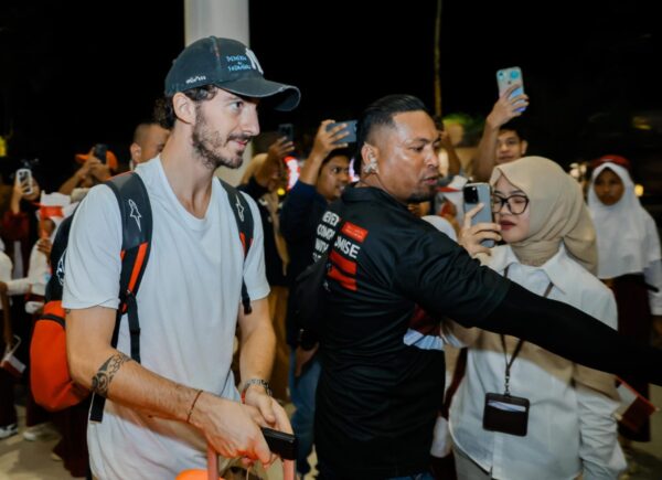 Bintang MotoGP Mulai Mendarat di Bandara Lombok