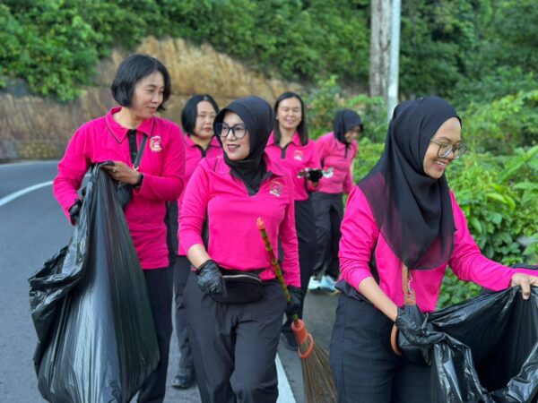 Aksi Nyata Bhayangkari Lotara Jaga Pusuk: Lebih dari Satu Ton Sampah Terangkat