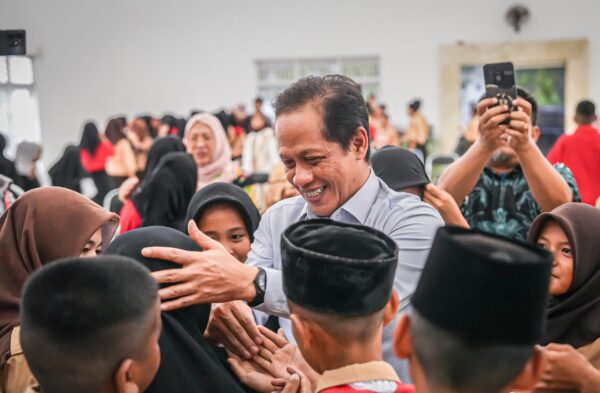 Serangkaian Kegiatan Menteri LH Hanif Saat Kunker di Lombok Dari Bersih-Bersih Pantai Hingga Datangi TPA