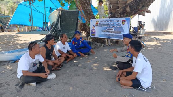 Sambang Nusa di Gili Trawangan, KP XXI-1004 Polairud Polda NTB Gencarkan Sosialisasi Keselamatan dan Kelestarian Laut