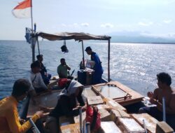Kapal Polisi XXI-1004 Periksa Kapal Bermuatan Barang di Perairan Lombok Utara
