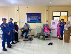 Kapolres dan Ketua Bhayangkari Lombok Utara Teladani Semangat Polri Humanis Lewat Donor Darah