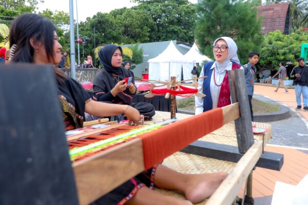 Bangkitkan Pesona Senggigi, Dekranasda NTB Pamerkan Kekayaan Tenun Dua Pulau dalam Gelar Wastra