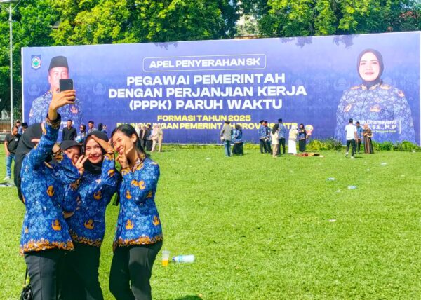 Gubernur NTB Lantik 9.411 ASN: Komitmen Adalah Prioritas Utama, Mereka Diminta Tanam 10 Pohon