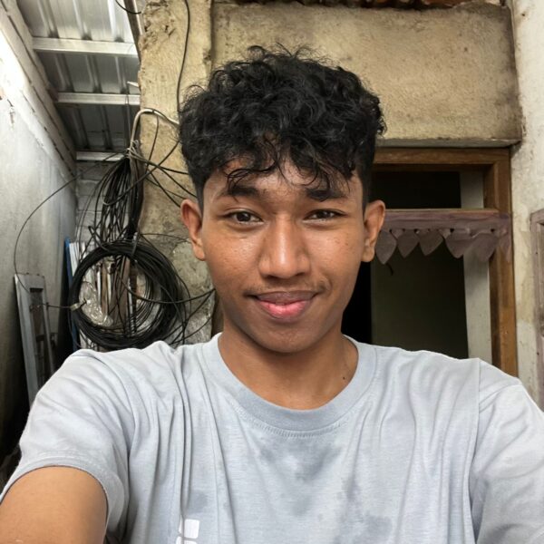 Identitas penulis : Nama: Muhammad Ikrom Alamat: Dusun Senteluk, Kecamatan Batulayar, Kabupaten Lombok Barat Kampus: UIN Mataram Jurusan: komunikasi dan penyiaran Islam semester:3