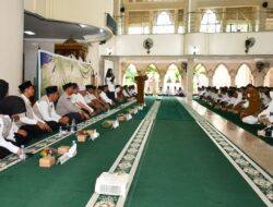 Lautan Putih di Masjid Agung Selong: 1.401 Calon Jamaah Haji Lotim Mulai “Sekolah” Manasik