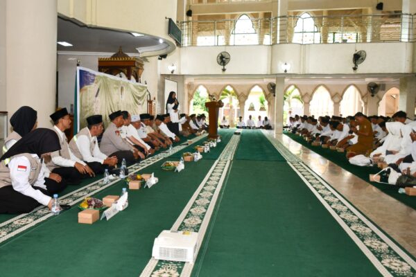 Lautan Putih di Masjid Agung Selong: 1.401 Calon Jamaah Haji Lotim Mulai "Sekolah" Manasik