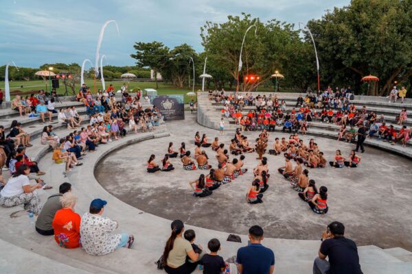 Akulturasi Budaya di The Nusa Dua: Kecak dan Barongsai Hipnotis Wisatawan di Momen Imlek & Valentine