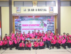 Ubah Limbah Jadi Berkah! Bhayangkari Lombok Utara Panen 750 Liter Eco Enzym untuk Petani