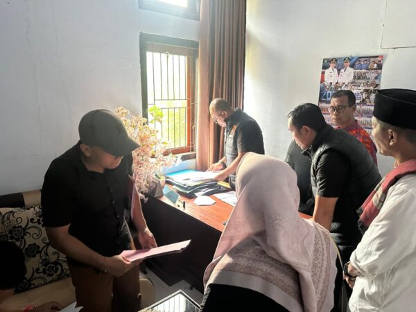 Polda NTB 'Obok-obok' Kantor Dikbudpora Bima, Dokumen Pungli Tunjangan Guru Terpencil Disita