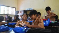 Sentuhan Kasih di Balik Megahnya Mandalika: Lewat ‘Bestie Care’, Karyawan ITDC Peluk Erat Siswa SDN Gerupuk