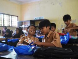 Sentuhan Kasih di Balik Megahnya Mandalika: Lewat ‘Bestie Care’, Karyawan ITDC Peluk Erat Siswa SDN Gerupuk