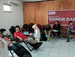 Di Hari Kartini, Alfamart Gandeng PMI Gelar Aksi Donor Darah di Kantor Cabang Lombok