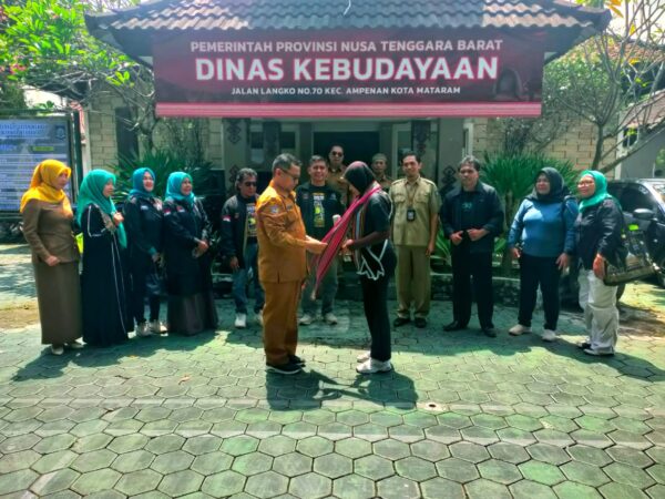 Sambut Kedatangan Sriyana Juara 2 Forsa Idol 2026, Kadisbud NTB: Jadilah Duta Budaya Melalui Nilai Kebaikan