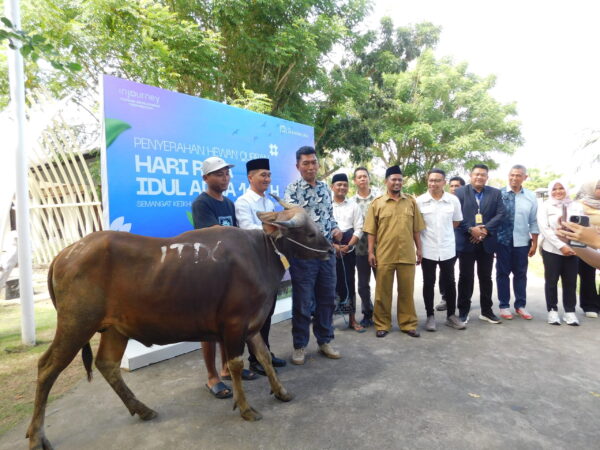Perkuat Kemitraan, ITDC Salurkan Hewan Kurban untuk Desa Penyangga Mandalika dan Pemprov NTB