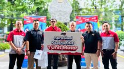 JNE Kecam Pembegalan Kurir di Bandung, Berikan Apresiasi Motor Baru untuk “Ksatria JNE”