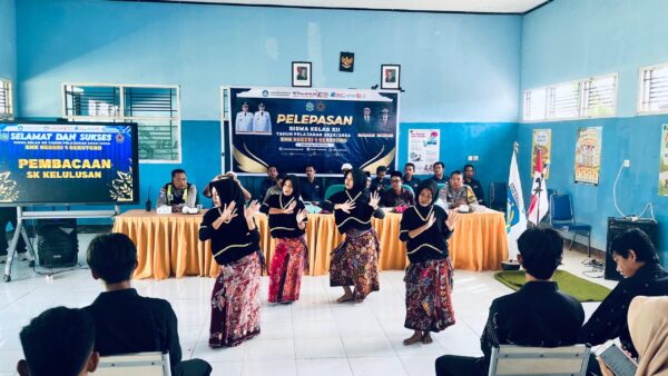 Penuh Haru, SMKN 1 Sekotong Lepas Angkatan 2025/2026, Isak Tangis Warnai Prosesi Kelulusan