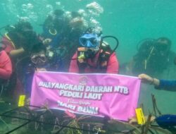 Peringati Hari Bumi ke-56, Bhayangkari NTB Tanam Terumbu Karang di Gili Sudak Sekotong