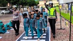 Lawan Kekerasan Sejak Dini, Polda NTB Ajak Siswa SD Gaungkan Gerakan ‘Rise and Speak’