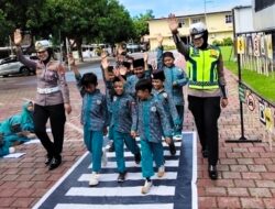 Lawan Kekerasan Sejak Dini, Polda NTB Ajak Siswa SD Gaungkan Gerakan ‘Rise and Speak’