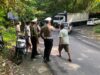 Mogok Belasan Jam di Pusuk dan Ditinggal Sopir, Truk Muatan Kelapa Ditangani Langsung Kasat Lantas Laode