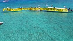 Gili Meno Membara! Warga Gelar Aksi Bentangkan Spanduk Tolak Air SWRO PT TCN dan Tuntut Pipa Bawah Laut