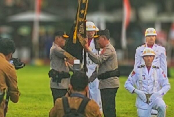 Sertijab Kapolda NTB: Irjen Pol Edy Titipkan Kamtibmas, Irjen Pol Kalingga Komitmen Jaga Nilai Presisi