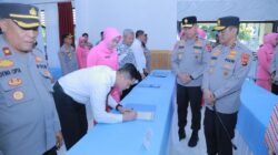 Langkah Tegas Kapolda Baru Perangi Narkoba, 11.164 Personel Polda NTB Teken Pakta Integritas