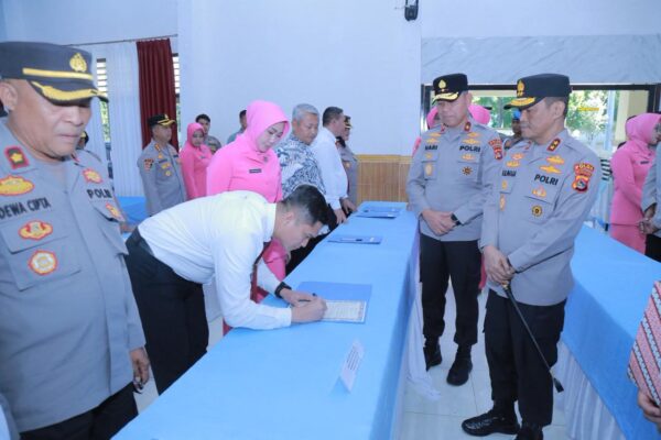 Langkah Tegas Kapolda Baru Perangi Narkoba, 11.164 Personel Polda NTB Teken Pakta Integritas